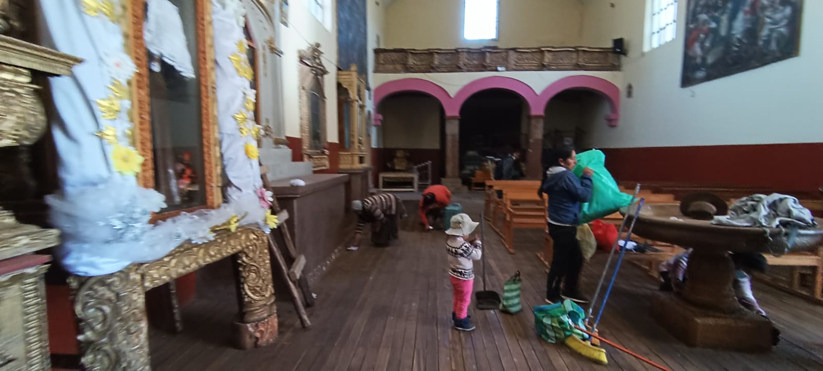 Puno: Ministerio de Cultura realiza trabajos de limpieza en el Templo San Pedro Apóstol de Nuñoa