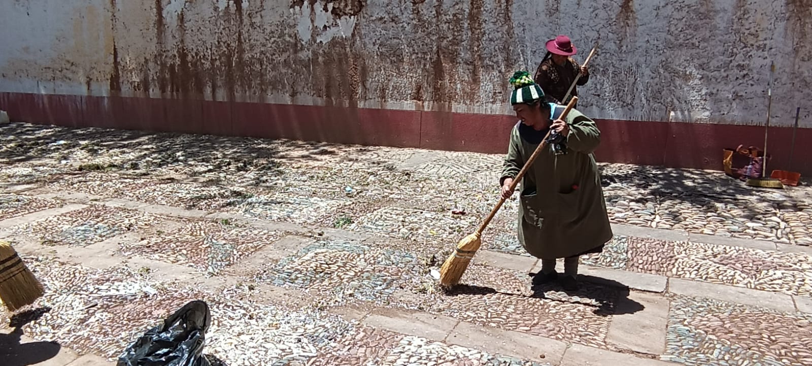 Puno: Ministerio de Cultura realiza trabajos de limpieza en el Templo San Pedro Apóstol de Nuñoa