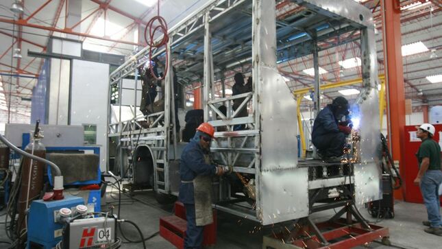 Produce aprueba el reglamento de ley que tipifica infracciones y sanciones a plantas industriales de vehículos terrestres