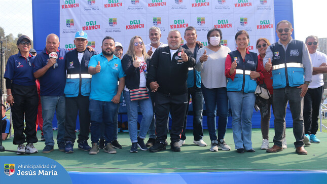 📣 El campeonato “Futuras Estrellas del Vóley” llegó a su final, han sido 4 sábados de intensa competencia, con noventa equipos representando a 21 distritos de Lima Metropolitana, más de un millar de niñas 👧🏻👧🏽👧🏼 de las categorías Sub 14, Sub 12 y Sub 10.
🎊 Felicitamos a todas las participantes y sus familias que nos acompañaron y sobre todo a las flamantes ganadoras de la 🏆 Copa Deli Kranch, jóvenes promesas del vóley peruano que recibieron sus medallas de la mano de nuestro alcalde Jesús Gálvez Olivares. 🏐