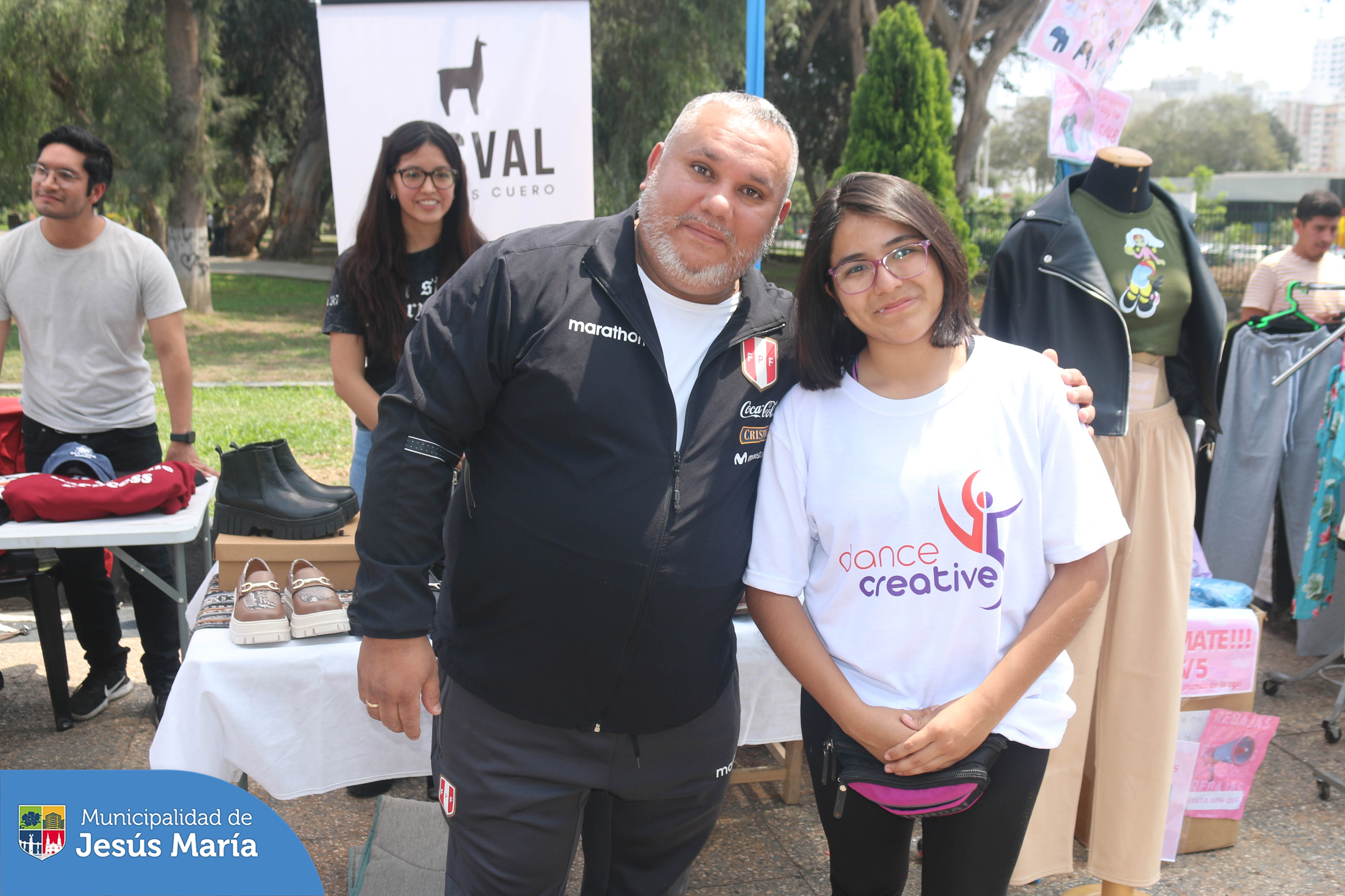 Es el sentir de nuestro alcalde que los jóvenes jesusmarianos tengan espacios de sana diversión y entretenimiento. Por ello organizamos un festival lleno de emocionantes torneos 🛡️, actividades 🕹️ y premios impresionantes. 🎁
Dónde además aquellos que ya están emprendiendo ofrecieron sus productos de manera segura. #JesúsMaríaSomosTodos