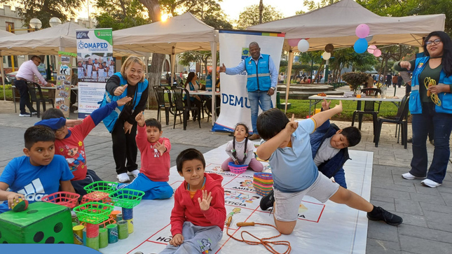 👏 Se realizó con éxito nuestro festival que brindó diversos servicios de salud 🩺 y otras actividades de entretenimiento de manera gratuita en la Plaza San José. 📖 
👉🏼 Jesús María está en #ModoNiñez 😊