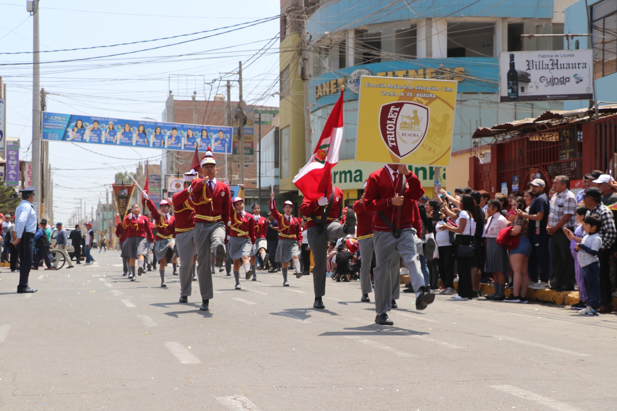 DESFILE CIVICO ESCOLAR POR 17 ANIVERSARIO DE I.E.P. TRIOLET