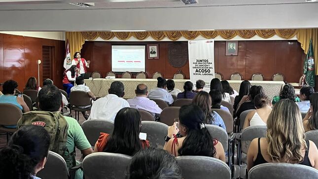 Personal de nuestra comuna chirense participa en la charla sobre prevención y erradicación del hostigamiento sexual en el ámbito laboral