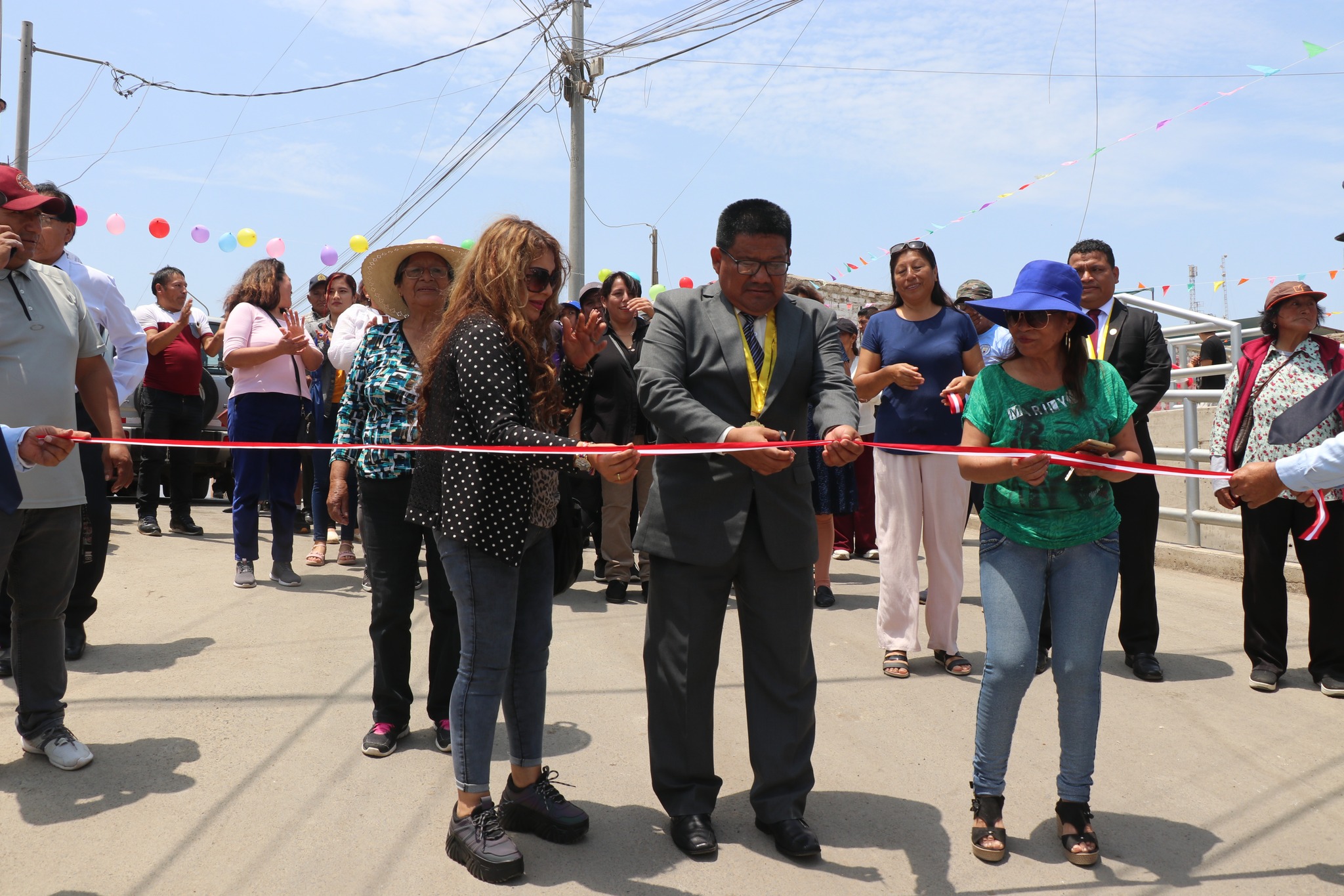 INAUGURACIÓN DE MODERNAS PISTAS Y VEREDAS IMPULSA EL DESARROLLO DEL A. H. EL CARMEN