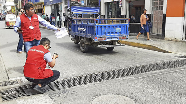 La Contraloría General de la República detectó que funcionarios de la Municipalidad Provincial de Huánuco pagaron por la deficiente instalación de rejillas para el drenaje pluvial de los jirones Huánuco y Damaso Beraun, las cuales no son desmontables y tampoco tienen la compuerta que facilite la limpieza de los sumideros, pero a pesar de ello se pagó por un servicio deficiente. 