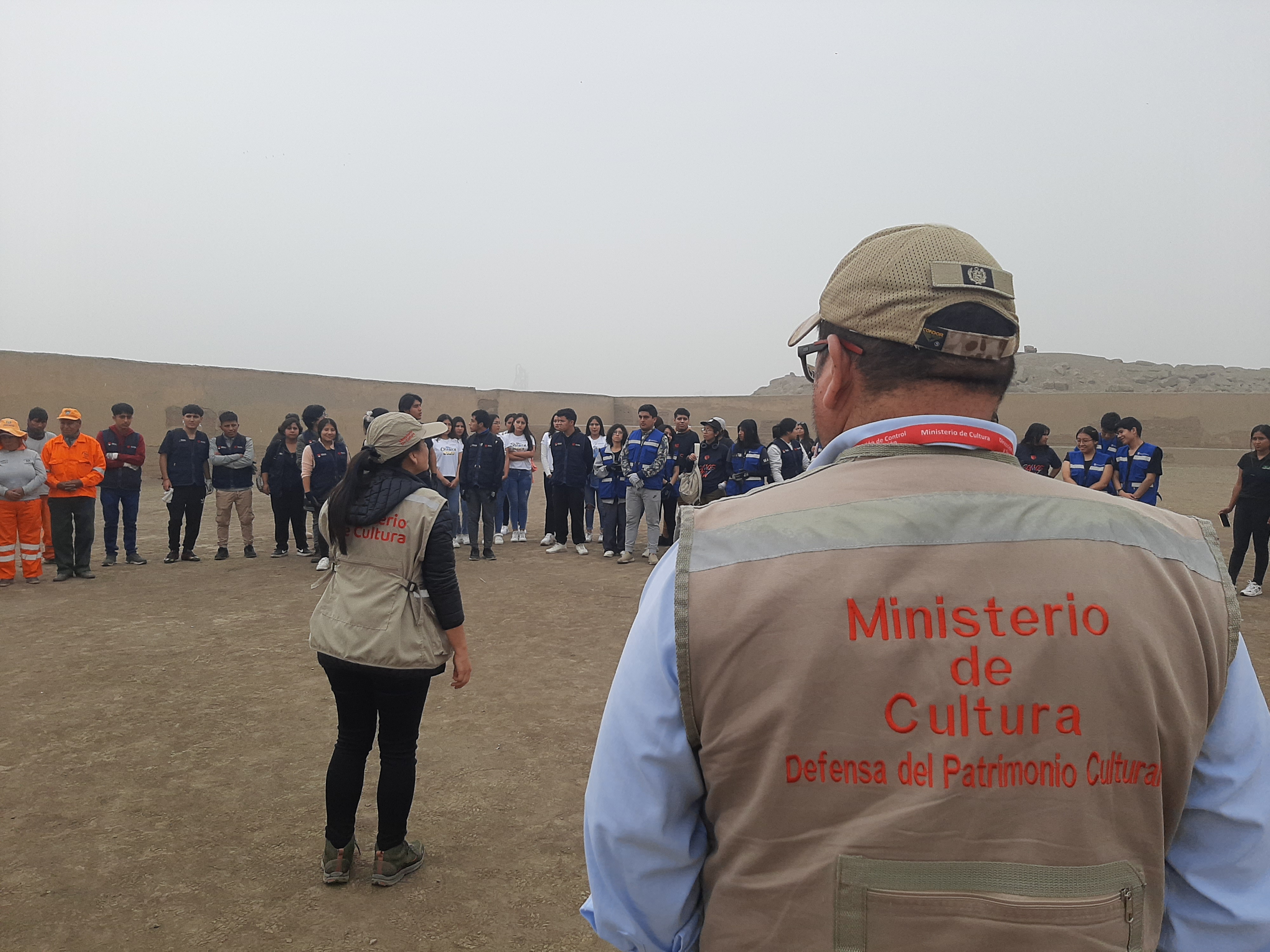 Ministerio de Cultura realizó jornada de limpieza en la Zona Arqueológica Monumental de Cajamarquilla