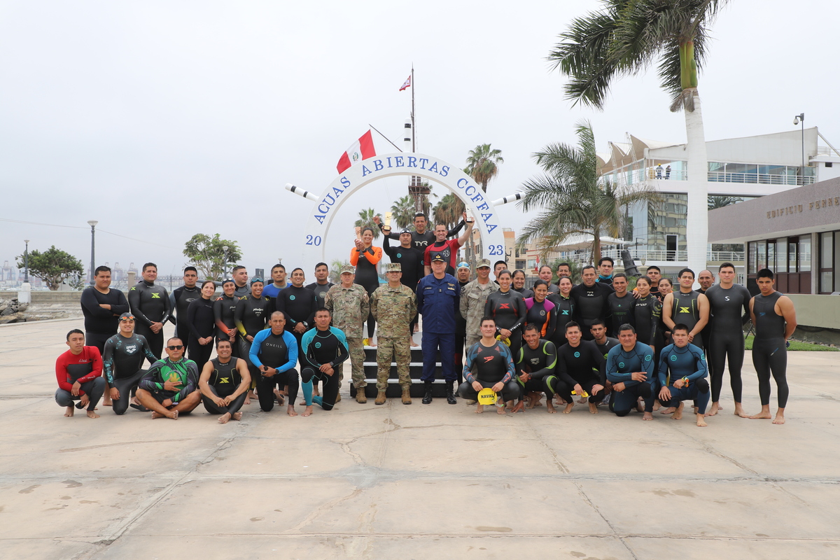 Competencia de natación en aguas abiertas