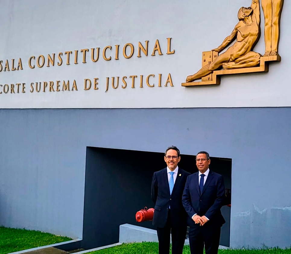 El presidente del Tribunal Constitucional (TC) del Perú, Francisco Morales; el director general del Centro de Estudios Constitucionales (CEC), magistrado Helder Domínguez visitaron la Sala Constitucional de la Corte Suprema de Justicia de Costa Rica.
