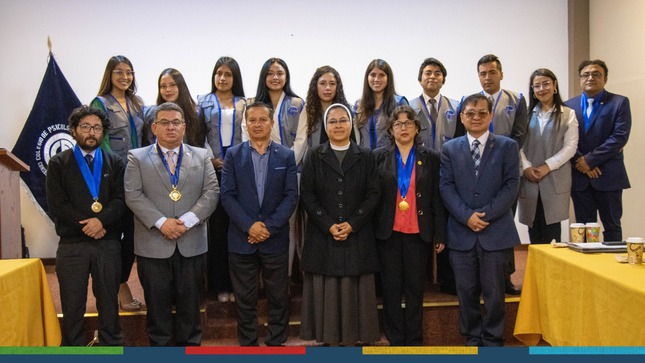 El gerente municipal, Wilder Narro, en representación del alcalde provincial, participó de la ceremonia de entrega e imposición de chalecos a la brigada azul del CDR XII. 
✅Esta brigada tiene como objetivo de prestar atención psicológica gratuita debido a los elevados índices de ansiedad, depresión y conductas desadaptativas en los adolescentes de la localidad de Cajamarca. En ese mismo sentido, se conformó esta brigada que se encargará de guiar y ayudar a decenas de jóvenes teniendo en cuenta los altos índices que se presentan en nuestra localidad. 
🤝Esta información fue recopilada por las atenciones que brinda el colegio de psicólogos de Cajamarca, que preocupado con la salud mental de la población, realizó una alianza interinstitucional con la Municipalidad Provincial de Cajamarca y mas de una decena de instituciones educativas. 