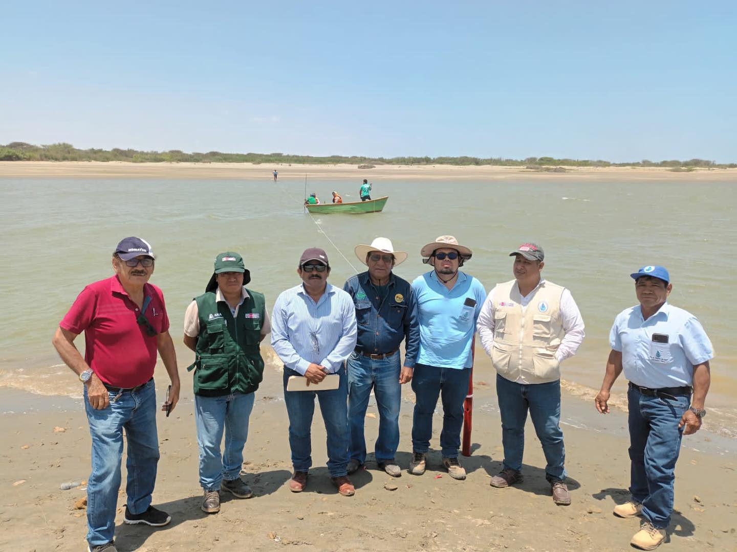 CONTINÚA MEDICIÓN DE AFOROS DEL RÍO CHIRA