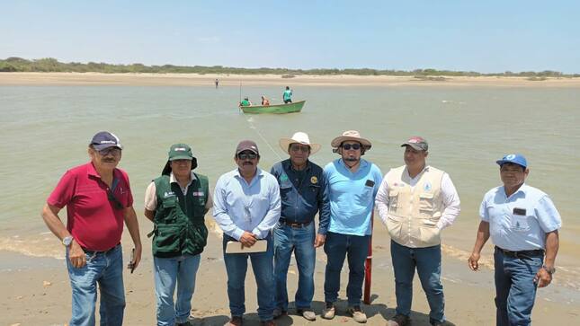 CONTINÚA MEDICIÓN DE AFOROS DEL RÍO CHIRA 