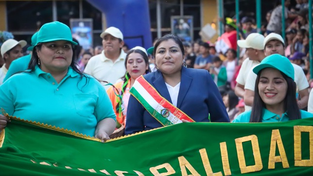 ISHANCA PARA TODOS || Promoviendo nuestra cultura e identidad, los pillahuinos nos hicimos presente en el Desfile Folclórico 2023, desarrollado como parte de las actividades por el 484 aniversario de Huánuco.
La delegación estuvo liderada por la alcaldesa Delia Verde Ponce, quien, acompañada de regidores y funcionarios de la Municipalidad Distrital de San Pablo de Pillao, ofreció la danza Carnaval de Pillao, cuya principal característica es el uso de la ishanca.