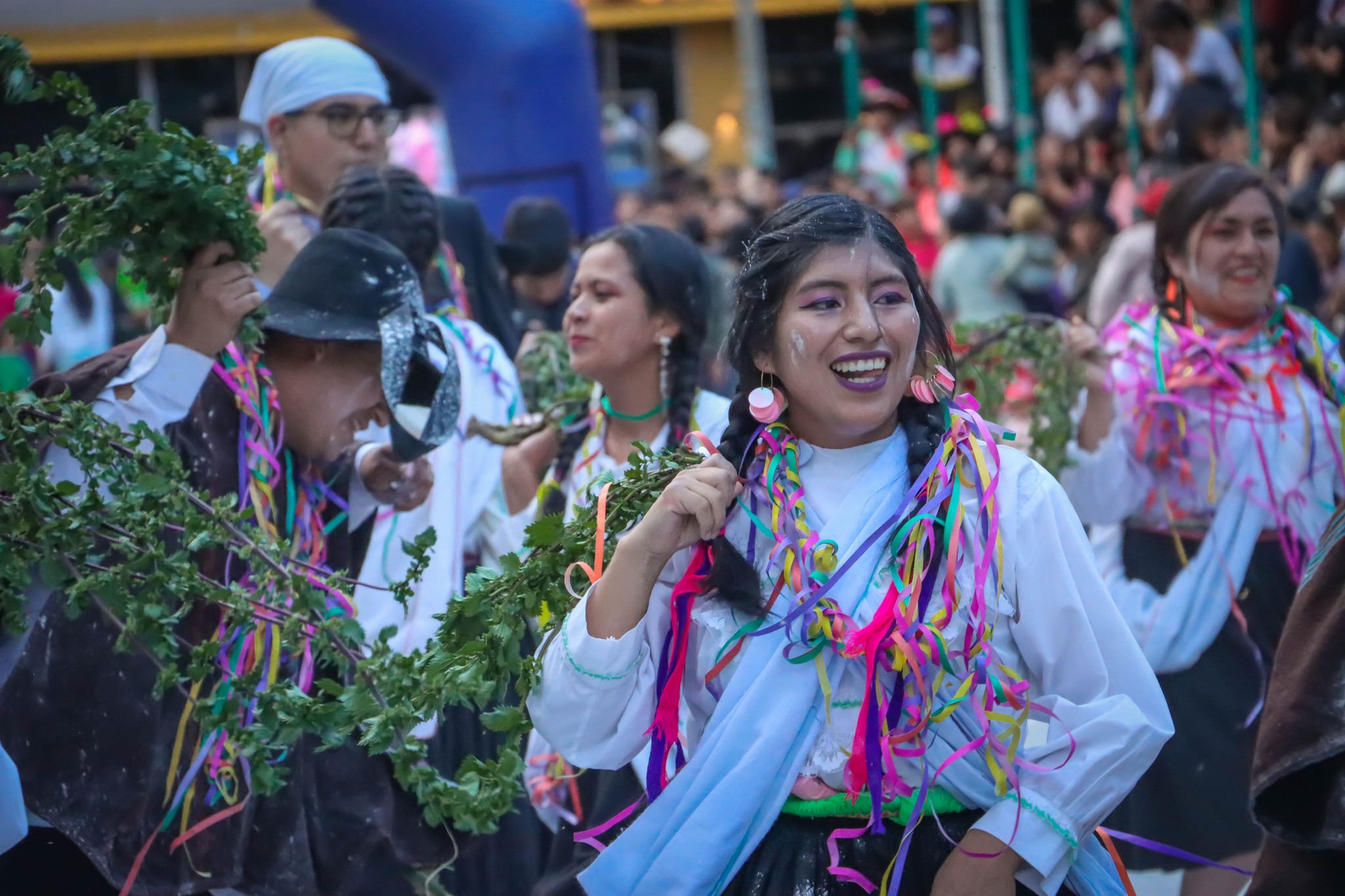 ISHANCA PARA TODOS || Promoviendo nuestra cultura e identidad, los pillahuinos nos hicimos presente en el Desfile Folclórico 2023, desarrollado como parte de las actividades por el 484 aniversario de Huánuco.
La delegación estuvo liderada por la alcaldesa Delia Verde Ponce, quien, acompañada de regidores y funcionarios de la Municipalidad Distrital de San Pablo de Pillao, ofreció la danza Carnaval de Pillao, cuya principal característica es el uso de la ishanca.