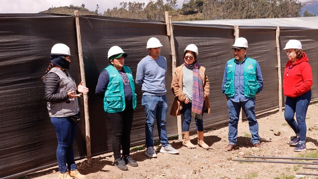 La alcaldesa Delia Verde Ponce, acompañada de funcionarios y técnicos de la comuna pillahuina, realizó una visita inopinada a la obra de la construcción del palacio municipal. La inspección se realizó con la finalidad de constatar que se utilice material de calidad y se cumpla con lo estipulado en el expediente técnico.