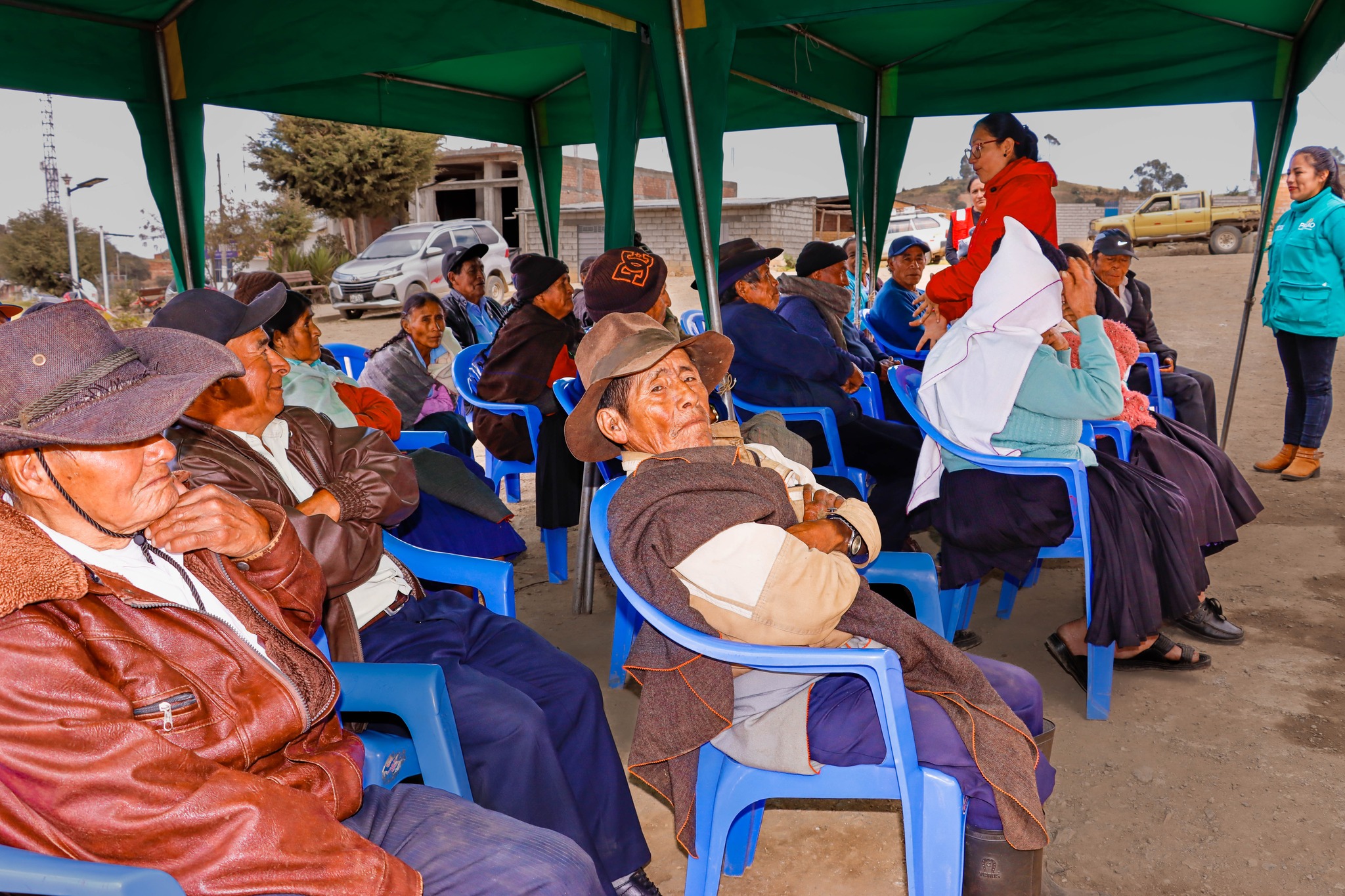 Los adultos mayores de San Pablo Pillao, integrantes del programa Pensión 65, participaron en una charla sobre Medicinas Tradicionales, desarrollado con la finalidad de rescatar y mantener vivos los conocimientos ancestrales de la medicina natural.
En la actividad se explicó los beneficios diversas hierbas propiamente de la zona, además se compartió historias sobre la medicina natural.