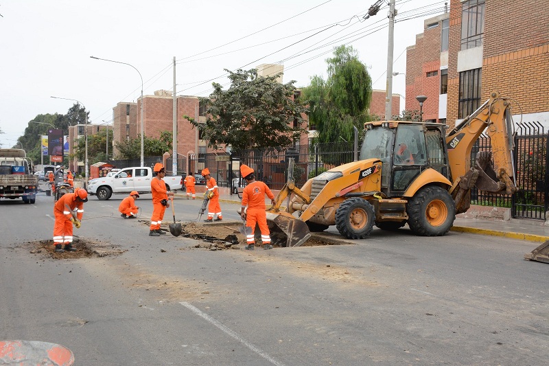 El parchado se hará sobre una superficie total de 1,200 m2 y se espera que los trabajos se puedan concluir a la brevedad posible.