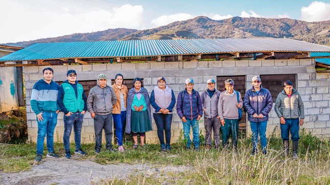 En una reunión sostenida entre alcaldesa Delia Verde Ponce y autoridades del centro poblado de San Pedro de Pillao se tomó importantes acuerdos respecto a la ampliación del servicio del agua potable, el mejoramiento del puesto de salud y la construcción de la plaza de dicha localidad.