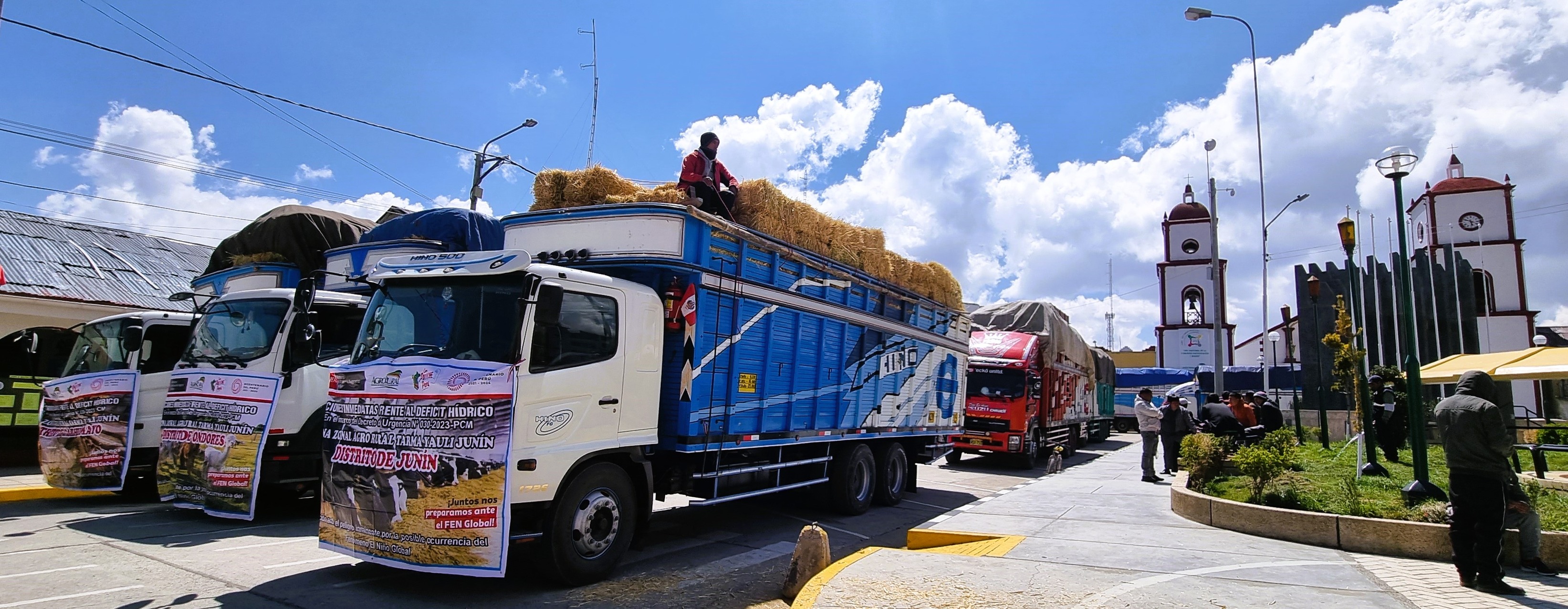 Camiones con cargas para donaciones.