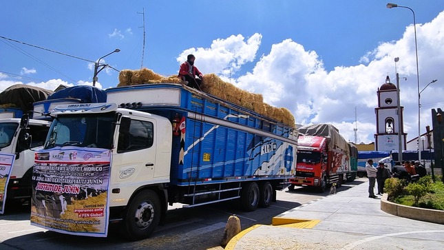 Camiones con cargas para donaciones.