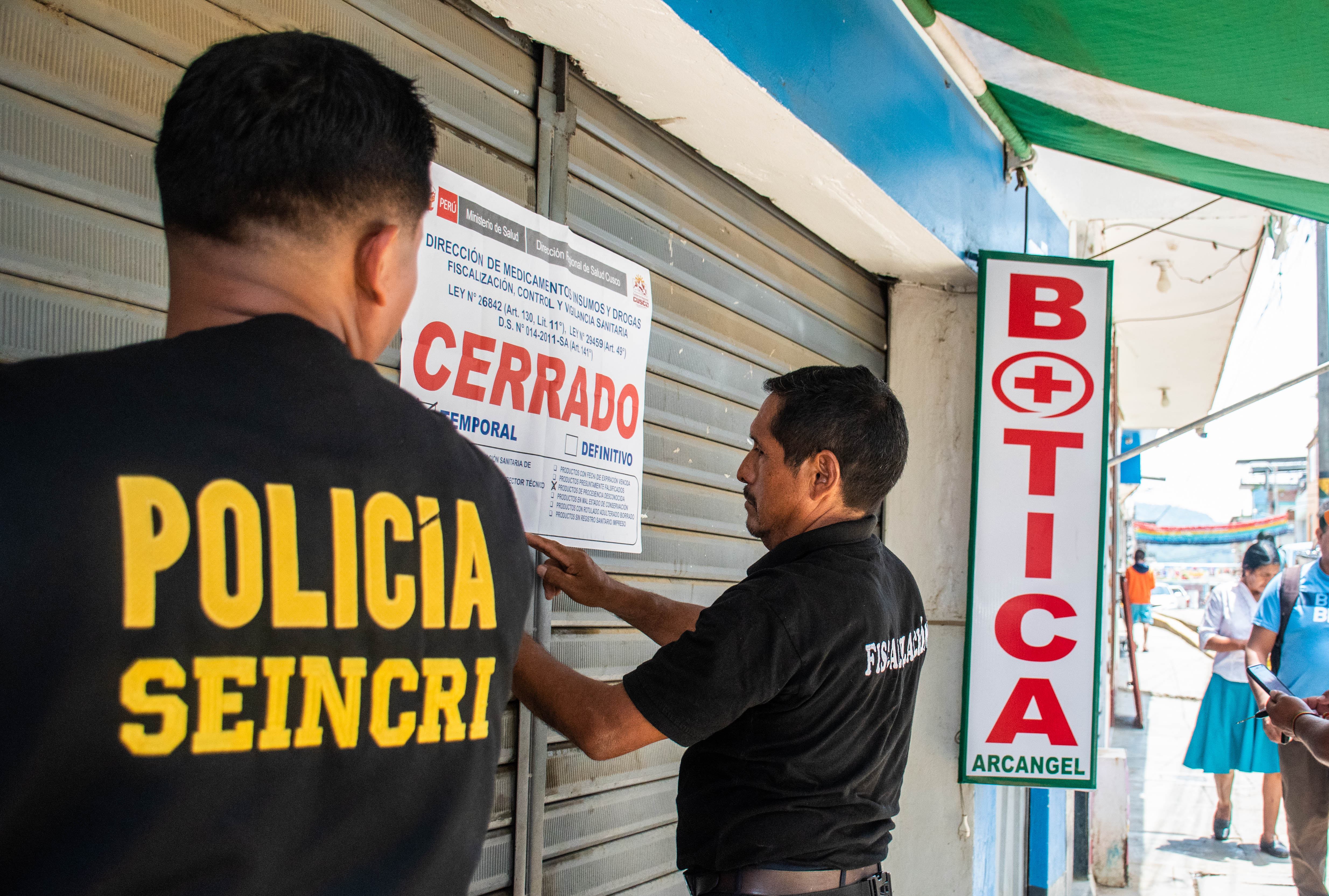 Operativo inopinado de clausura de boticas y farmacias por expender medicamentos en mal estado