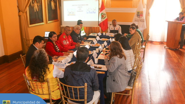 ✔️ Se realizó una nueva sesión del Comité Distrital de Seguridad Ciudadana de Jesús María, aquí nuestras autoridades distritales 🤝 contribuyen con sus conocimientos y experiencia a fortalecer la seguridad ciudadana del distrito.
Conoce más acerca de sus funciones ingresando a ➡️ https://bit.ly/3p9EMVK.