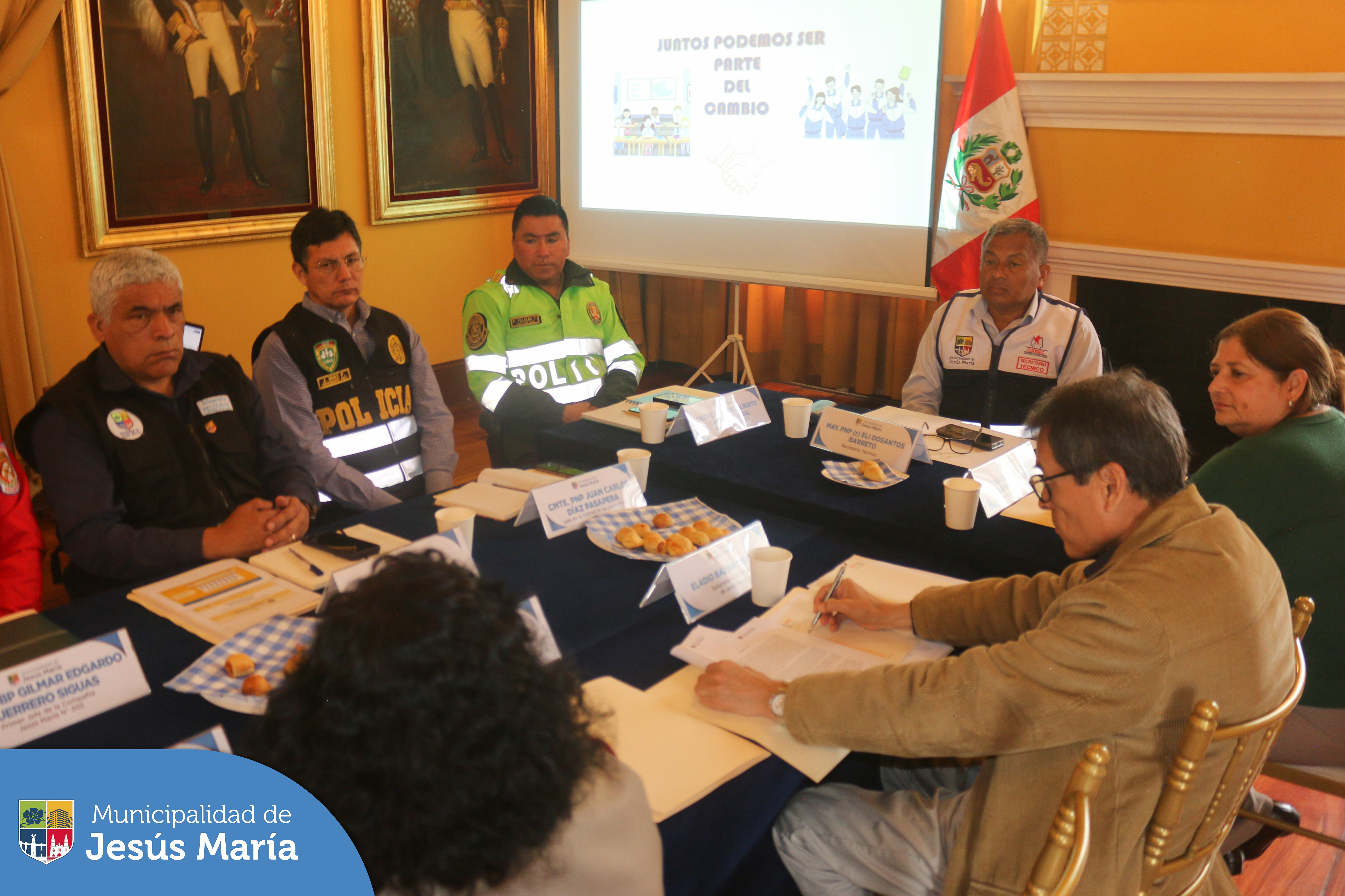 ✔️ Se realizó una nueva sesión del Comité Distrital de Seguridad Ciudadana de Jesús María, aquí nuestras autoridades distritales 🤝 contribuyen con sus conocimientos y experiencia a fortalecer la seguridad ciudadana del distrito.
Conoce más acerca de sus funciones ingresando a ➡️ https://bit.ly/3p9EMVK.