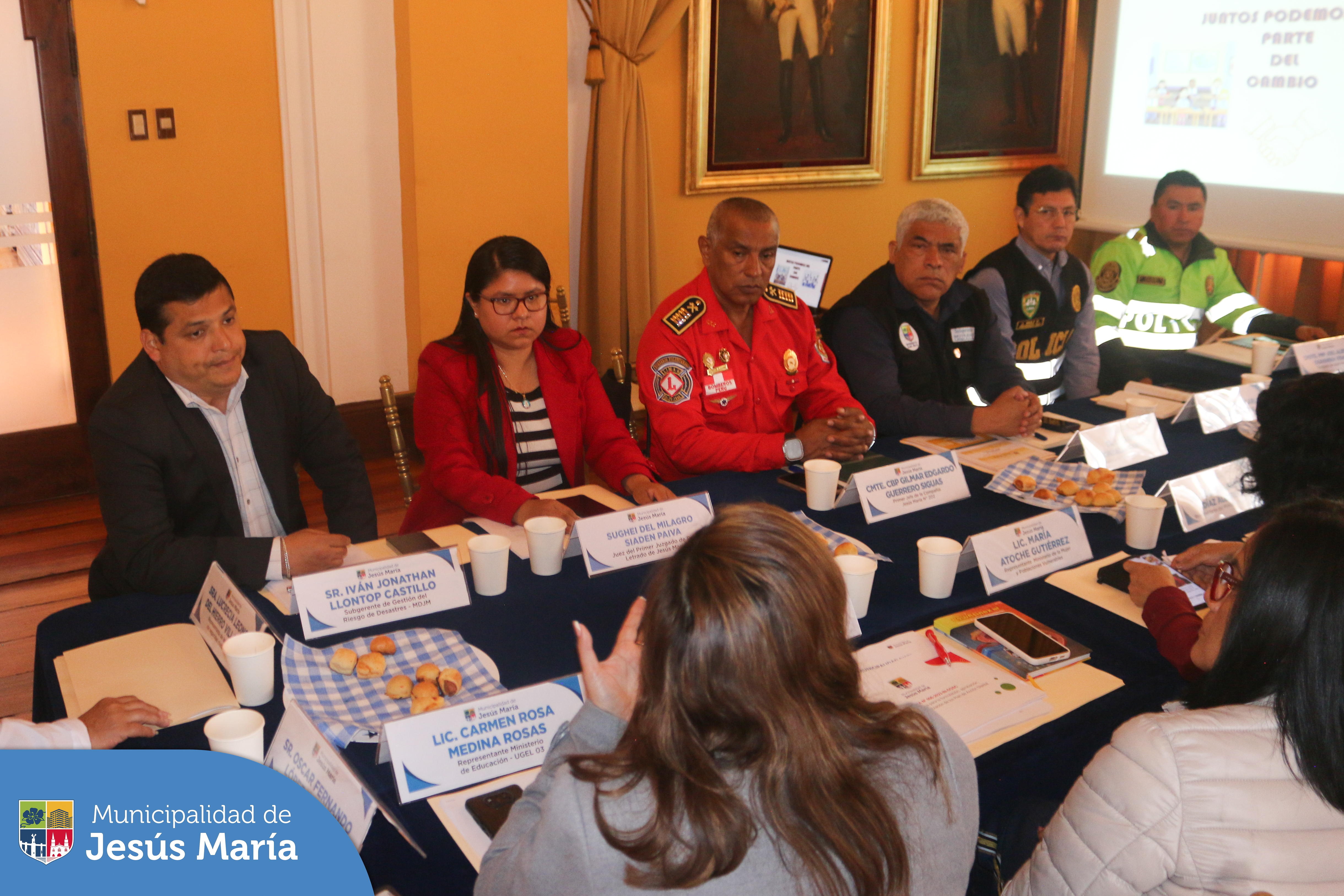 ✔️ Se realizó una nueva sesión del Comité Distrital de Seguridad Ciudadana de Jesús María, aquí nuestras autoridades distritales 🤝 contribuyen con sus conocimientos y experiencia a fortalecer la seguridad ciudadana del distrito.
Conoce más acerca de sus funciones ingresando a ➡️ https://bit.ly/3p9EMVK.