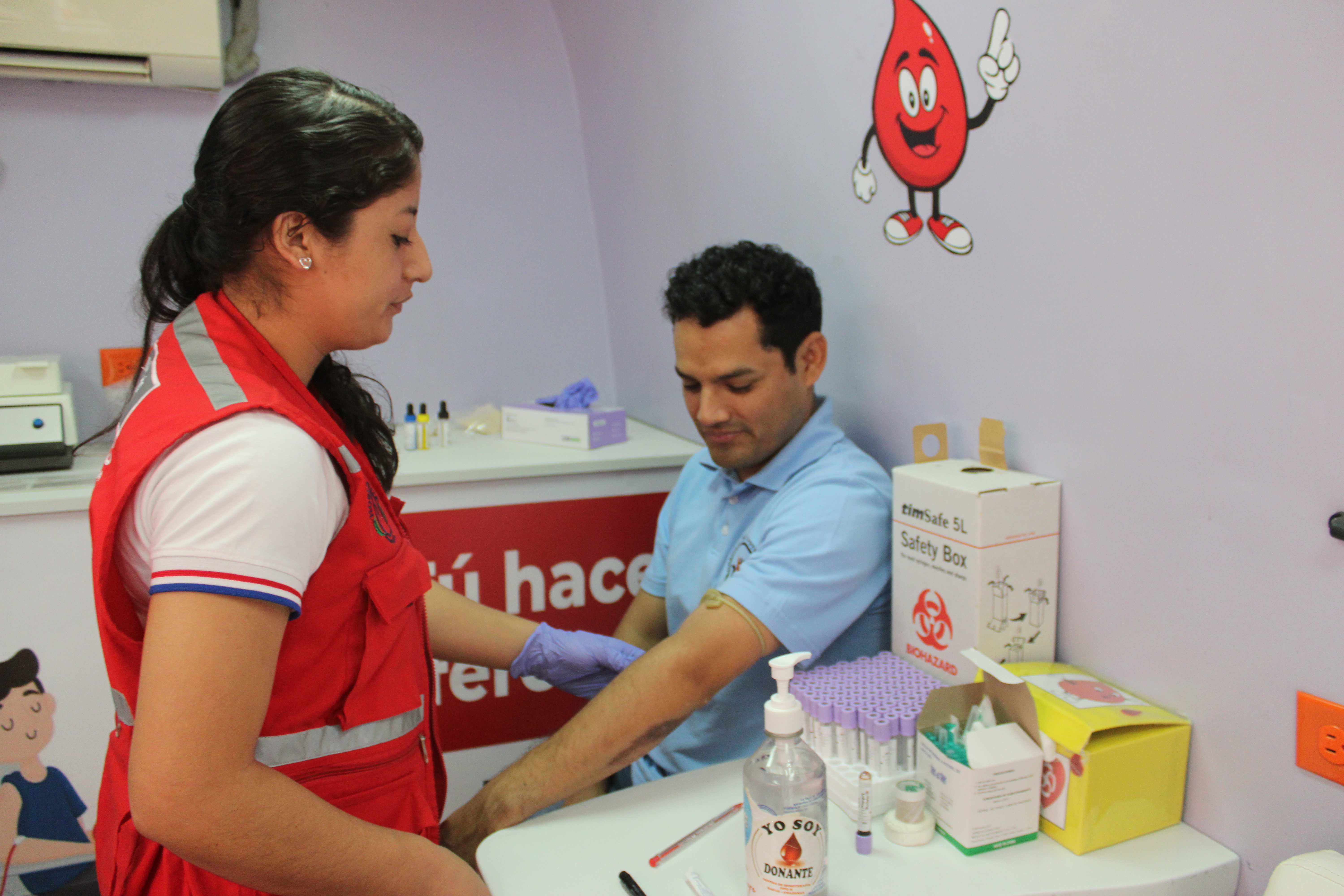 Por encargo de nuestro Gobernador Regional Amazonas Gilmer Horna Corrales y Director Regional de Salud, Dr. Pedro Cruzado Puente, a través de la Red de Salud Bagua que dirige el Dr. Saúl David Milian Correa y Equipo técnico, realizaron campaña médica en la Localidad de Chiriaco, con el propósito de fortalecer los servicios de salud, que se ofrece en bienestar de la población. 
En este sentido, se prestaron los servicios gratuitos de:
• Medicina general
• Cirugía
• Traumatología
• Geriatría 
• Ginecología
• Pediatría
• Odontología
• Psicología
• Obstetricia
• Banco de Sangre
Desde este espacio hacemos llegar un agradecimiento especial al Director del Hospital Gustavo Lanatta Lujan Bagua: Dr. Yesper Saravia Diaz, Directora del Centro de Salud de Chiriaco, Obsta. Isabel Cabanillas Hernández y a todo el Equipo médico, enfermeros y técnicos, que acompañaron en las diversas acciones ejecutadas. 
La actividad se desarrolló el día de hoy 17 de septiembre a partir de las 8:00 am. 
Recuerda: 𝗟𝗔 𝗔𝗧𝗘𝗡𝗖𝗜𝗢́𝗡 𝗔 𝗧𝗜𝗘𝗠𝗣𝗢 𝗣𝗨𝗘𝗗𝗘 𝗦𝗔𝗟𝗩𝗔𝗥 𝗧𝗨 𝗩𝗜𝗗𝗔
#NuestroDeberEsServir