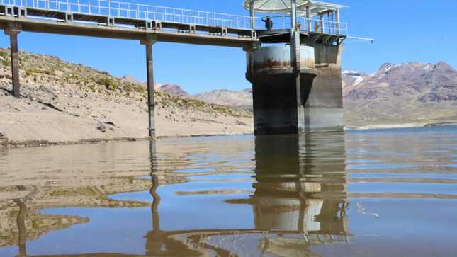 Represa Paucarani a punto de llegar a volumen de agua de emergencia