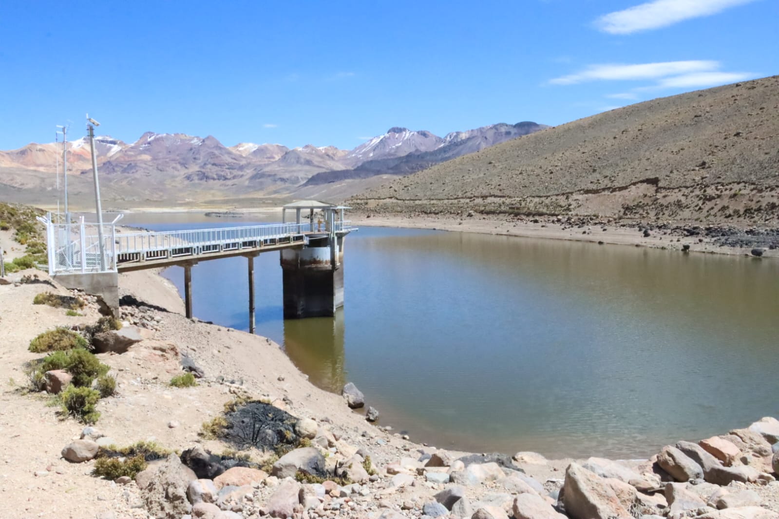 Represa Paucarani a punto de llegar a volumen de agua de emergencia