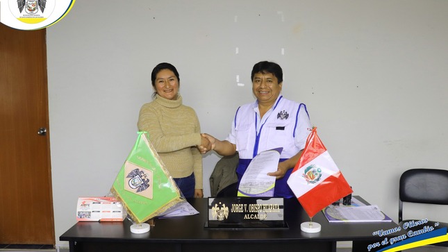Alcalde Jorge Obispo Firma  Convenio con  Presidenta de la Comunidad Campesina de Cucuya en Bienestar de La Población.