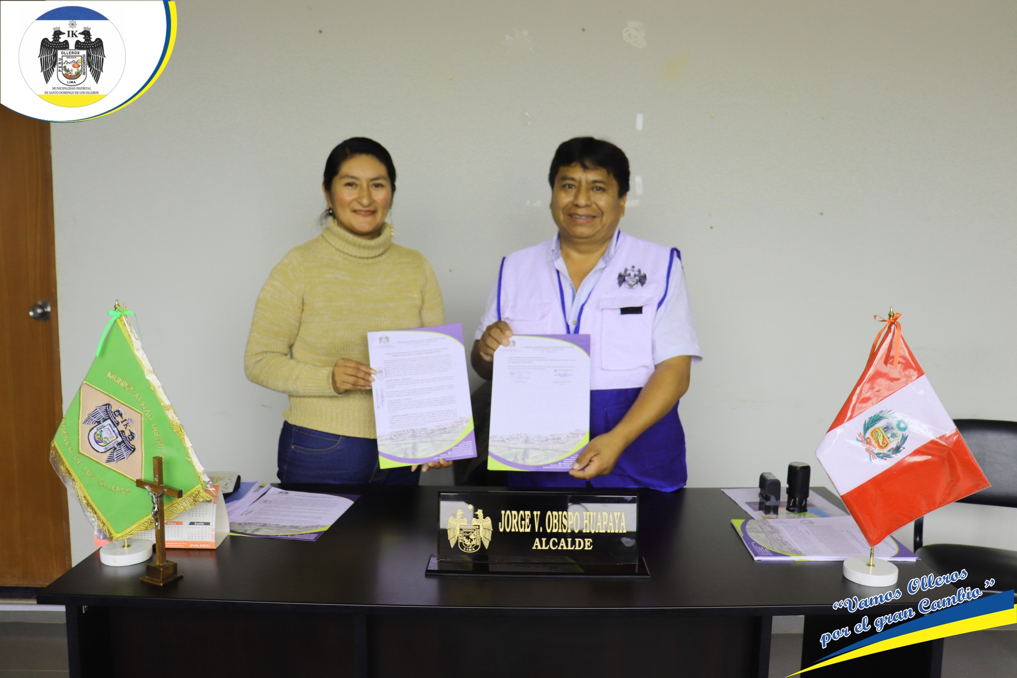 Alcalde Jorge Obispo Firma Convenio con Presidenta de la Comunidad Campesina de Cucuya en Bienestar de La Población.