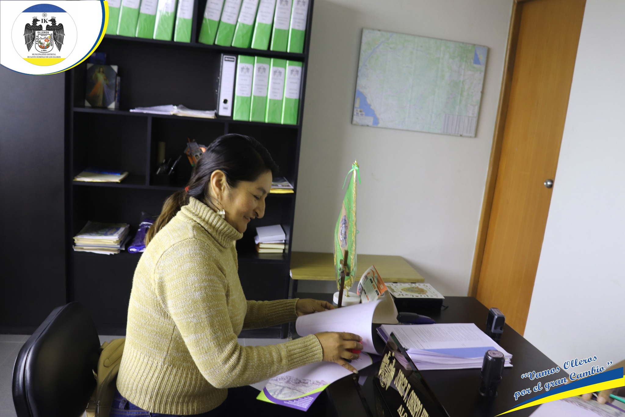 Alcalde Jorge Obispo Firma Convenio con Presidenta de la Comunidad Campesina de Cucuya en Bienestar de La Población.