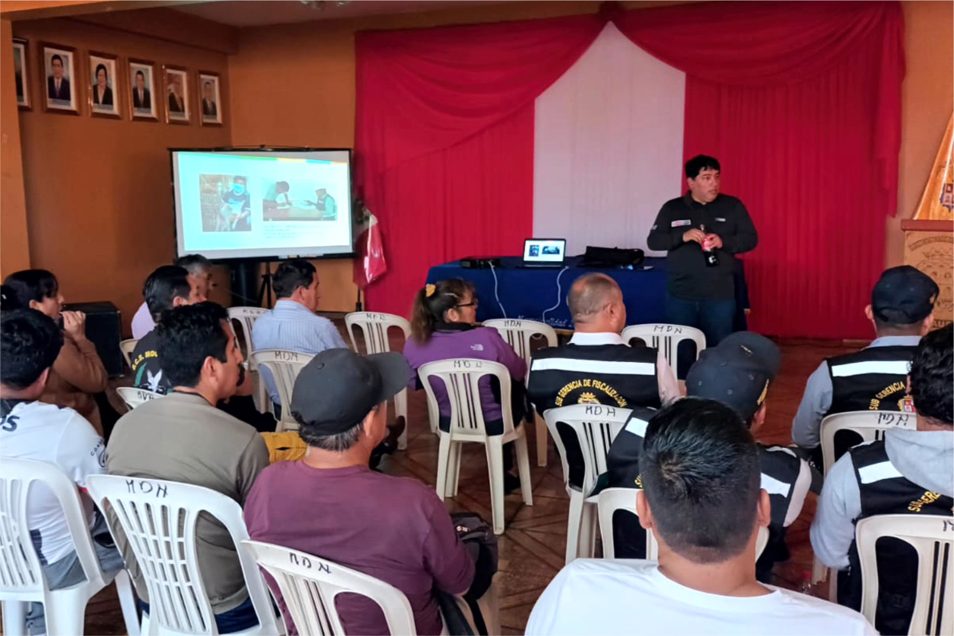 MUNICIPIO DE HUAURA EN COORDINACIÓN CON SENASA BRINDAN CHARLA SOBRE BUENAS PRÁCTICAS PECUARIAS PARA PRODUCCIÓN Y COMERCIALIZACIÓN PORCINA FAMILIAR