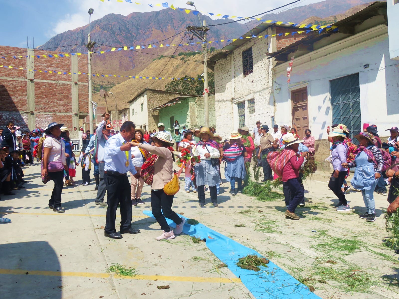Alcalde Alfredo Quispe Córdova, también compartió cargado de alegría y emoción