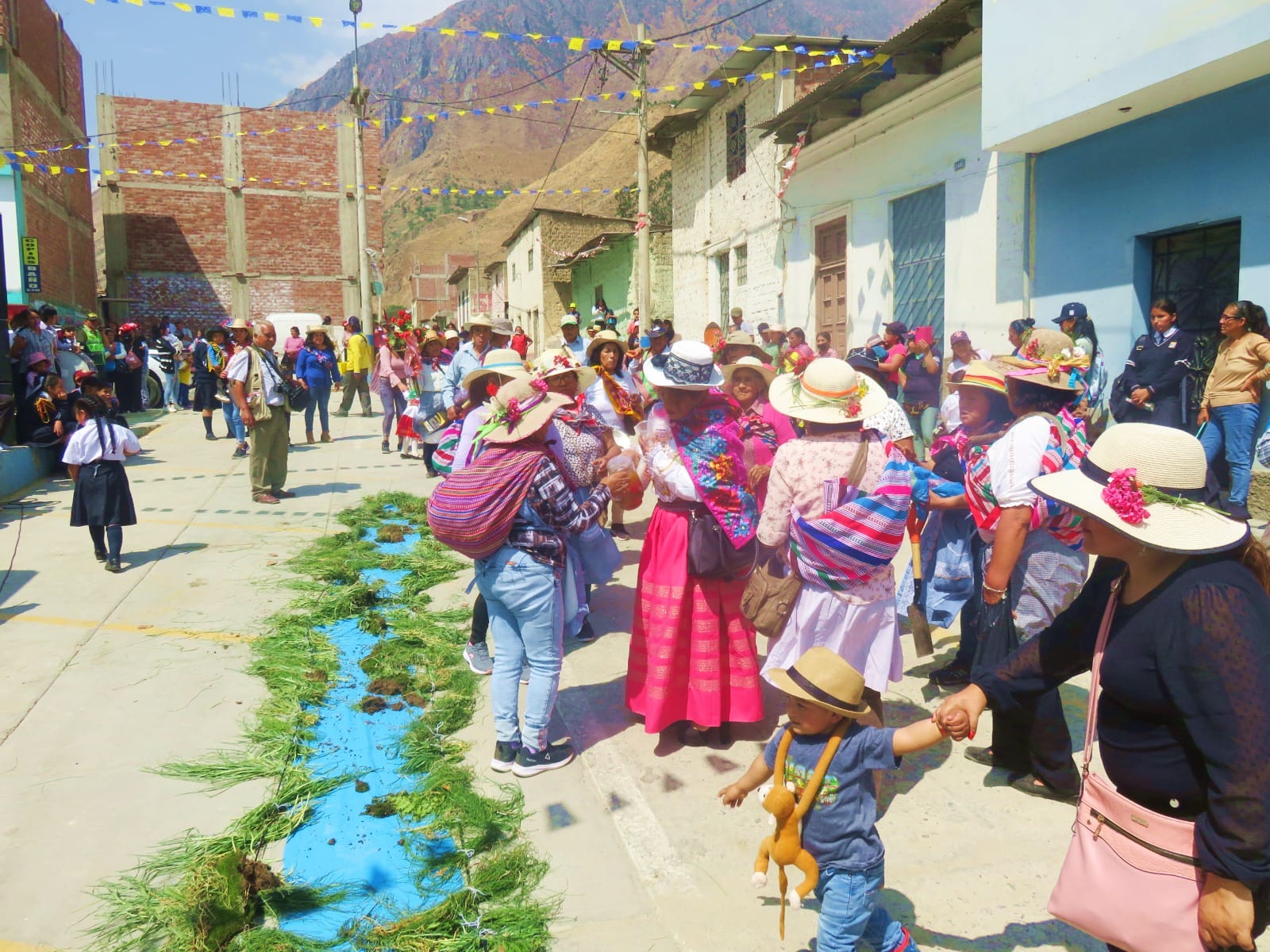 Alcalde Alfredo Quispe Córdova, también compartió cargado de alegría y emoción
