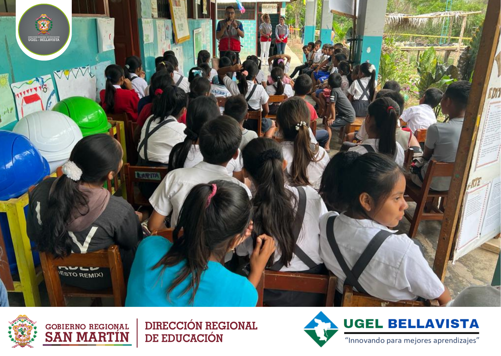 Estudiantes reciben felices a Especialistas del nivel inicial.