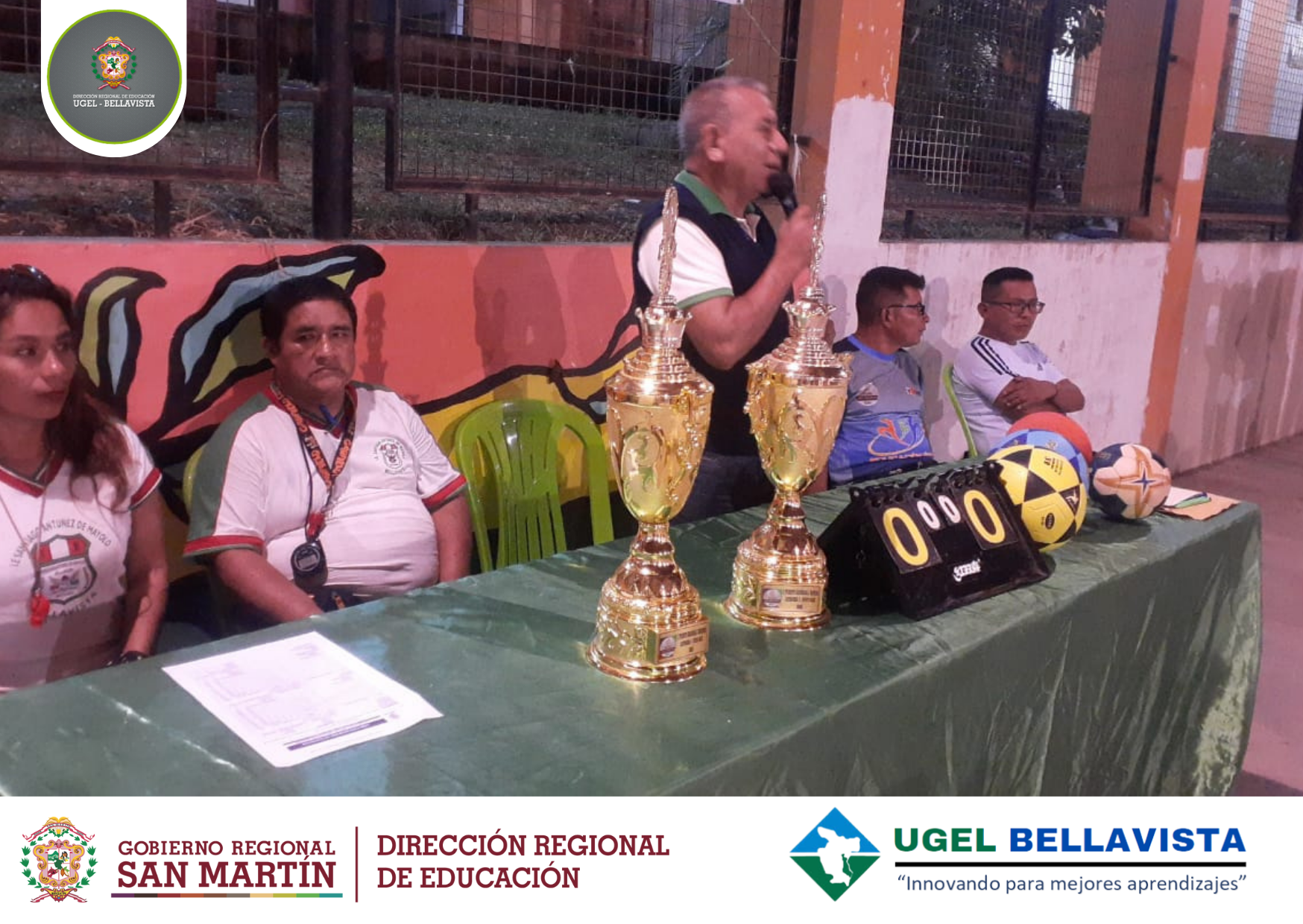 El director de la I.E. 0208 declara inaugurada estos Juegos Escolares.