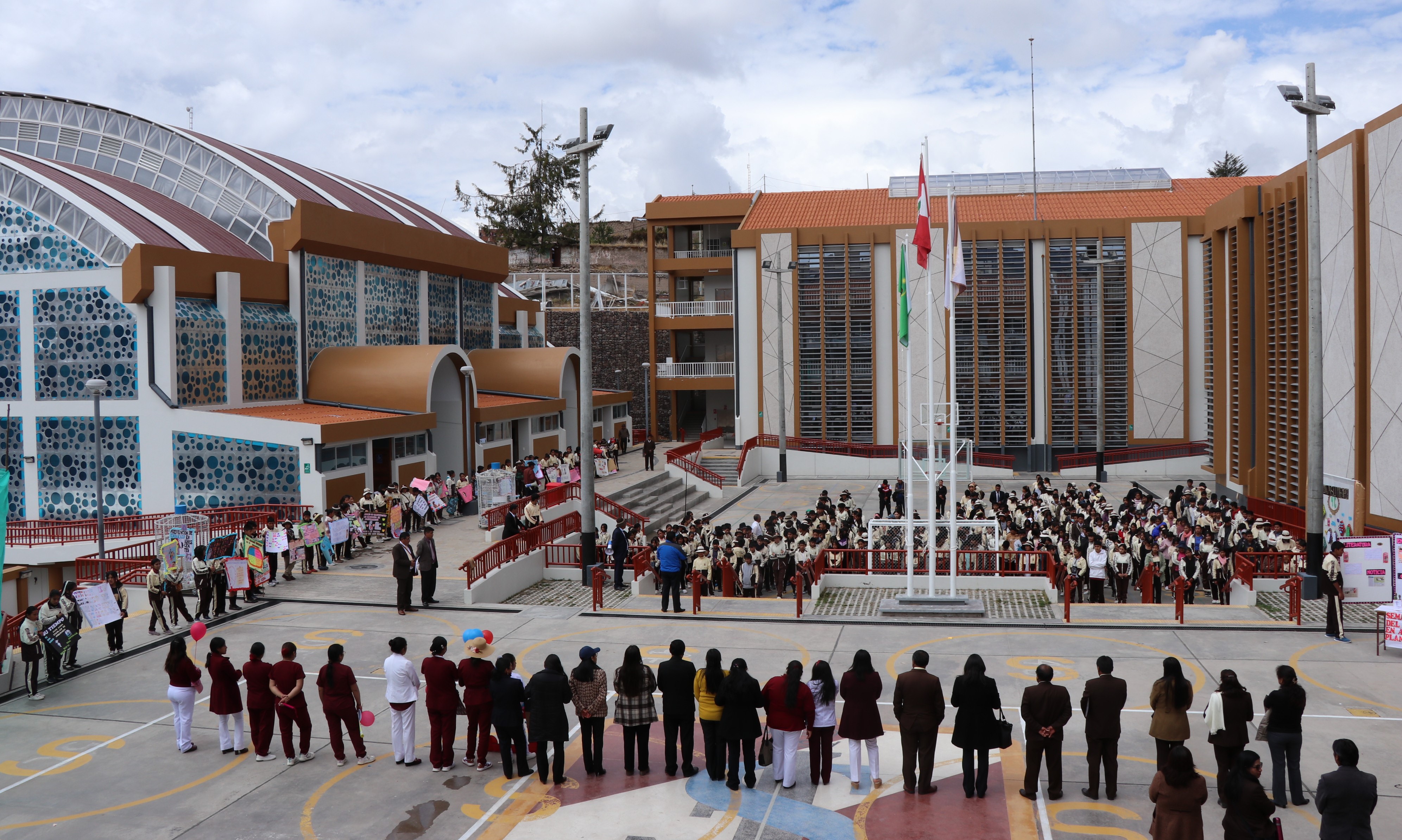 Actividades educativas dirigidas a adolescentes de 1ro al 5to de secundaria 