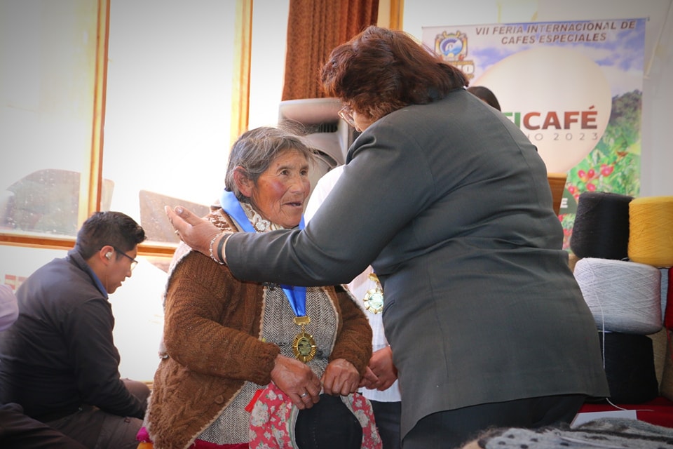 Artesanía carabaina conquista la región Puno