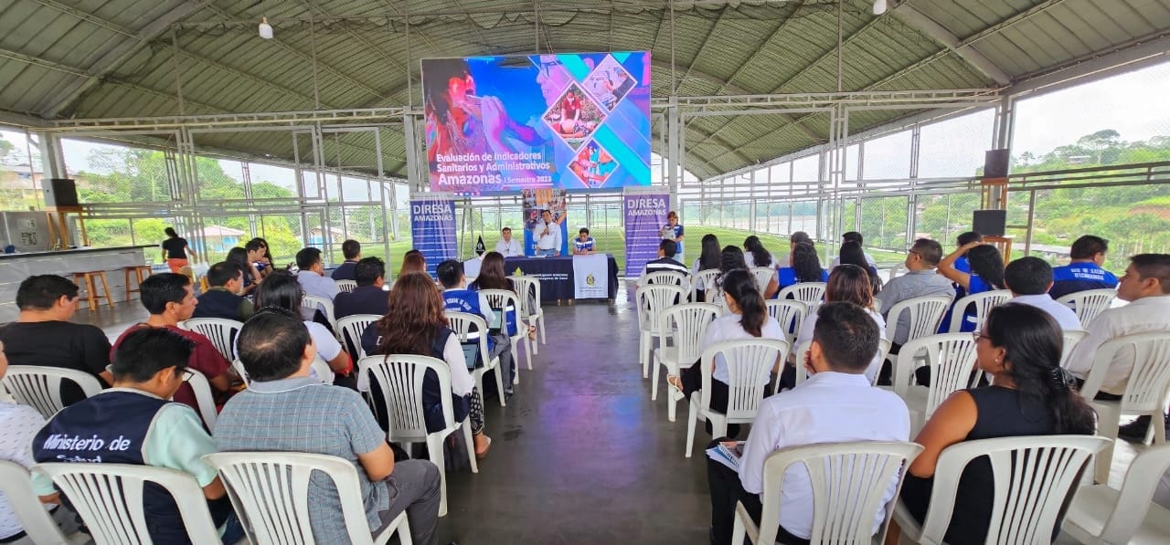 Representando a la Red Integrada de Salud Bagua, que dirige el Dr. Saúl David Milian Correa; El Lic. Norvil Cabrera Torres, Lic. Cleider Oblitas Cabrera, Blgo. Juan Pablo Balladares Ballona y el Cpc. Heise Eruwin Fonseca Gonzales, asistieron a la EVALUACIÓN DE INDICADORES SANITARIOS Y ADMINISTRATIVOS DEL PRIMER Y SEGUNDO NIVEL DE ATENCIÓN DEL PERIODO 2020 - 2023 I SEMESTRE, organizado por la DIRESA AMAZONAS.
Participa también el Gerente Regional de Desarrollo Social del Gobierno Regional Amazonas, Edgar Julca Chuquista, Director de la Red de Salud Condorcanqui, Roberto Rivera Sánchez, Director de Salud Pública de la Diresa Amazonas Adán Monsalve Ramirez, entre otras importantes autoridades.
Dicho evento empezó el martes 19 y se prolongará hasta el 21 de septiembre, en la ciudad de Santa María de Nieva, Condorcanqui.