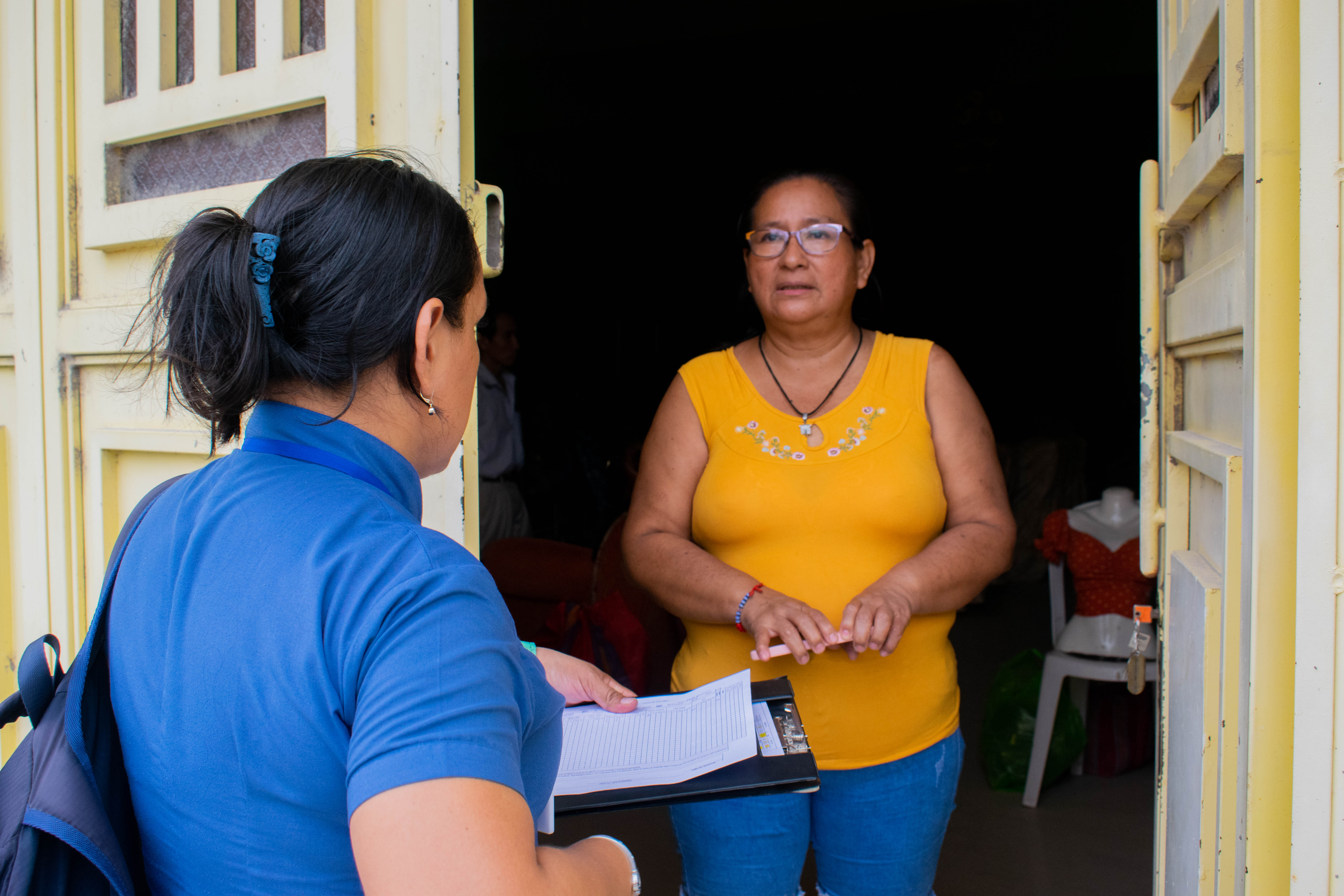 Con la finalidad de Contribuir con la vigilancia, prevención y control de los riesgos a la salud generados por la presencia del vector Aedes aegypti, transmisión del dengue. Equipo de control vectorial de la Red Integrada de Salud Bagua, que dirige el Dr. Saúl David Milian Correa, viene realizando la actividad de 𝗖𝗢𝗡𝗧𝗥𝗢𝗟 𝗙𝗢𝗖𝗔𝗟 casa por casa. Este martes 19 de septiembre se llevó a cabo con éxito la actividad con el personal contratado según decreto de urgencia.