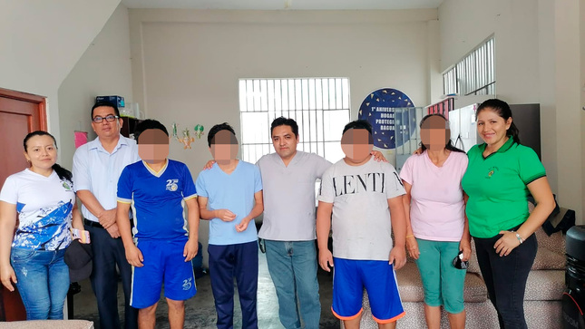 El Dr. Saúl David Milian Correa que gerencia la Red Integrada de Salud Bagua, y su respectivo Equipo Técnico, visitaron las instalaciones del Hogar Protegido en nuestra Ciudad,  con la finalidad de evaluar los servicios que ofrece, y tomar las mejores decisiones en cuanto al fortalecimiento de las acciones que coadyuben a la mejora de la autonomía de las personas con discapacidad, en el marco de los derechos ciudadanos y la inclusión social.
Dicha visita se realizó el día de hoy 19 de septiembre.
#NuestroDeberEsServir