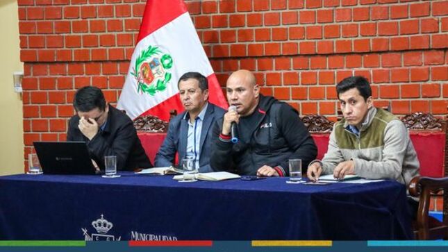 Alcalde provincial, Joaquin Ramírez Gamarra, sostuvo su reunión mensual de trabajo con alcaldes de los diferentes centros poblados de Cajamarca para conocer alternativas de solución que mejoren la calidad de vida de sus vecinos. 👏🏻
✅Como parte de la agenda se viene evaluando la continuidad del programa renace que brinda oportunidad laboral a cientos de cajamarquinos. 