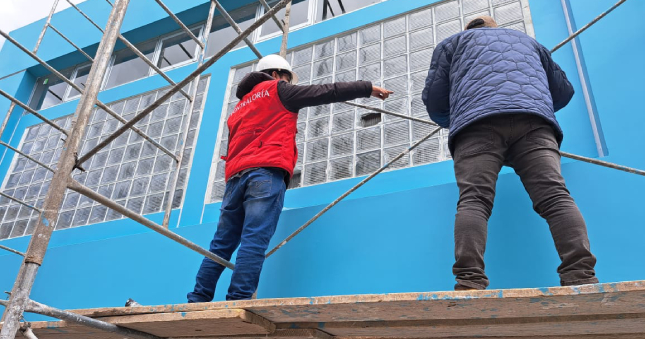 La Contraloría General advirtió a la Gerencia Sub Regional Angaraes sobre la valoración de trabajos (partidas) no ejecutados en la obra educativa de Ñahuinpuquio distrito de Anchonga, provincia de Angaraes, lo que podría ocasionar la no culminación de los trabajos en el plazo previsto, retrasando la entrega de la obra y la inaplicación de penalidad a la responsable de la ejecución.
