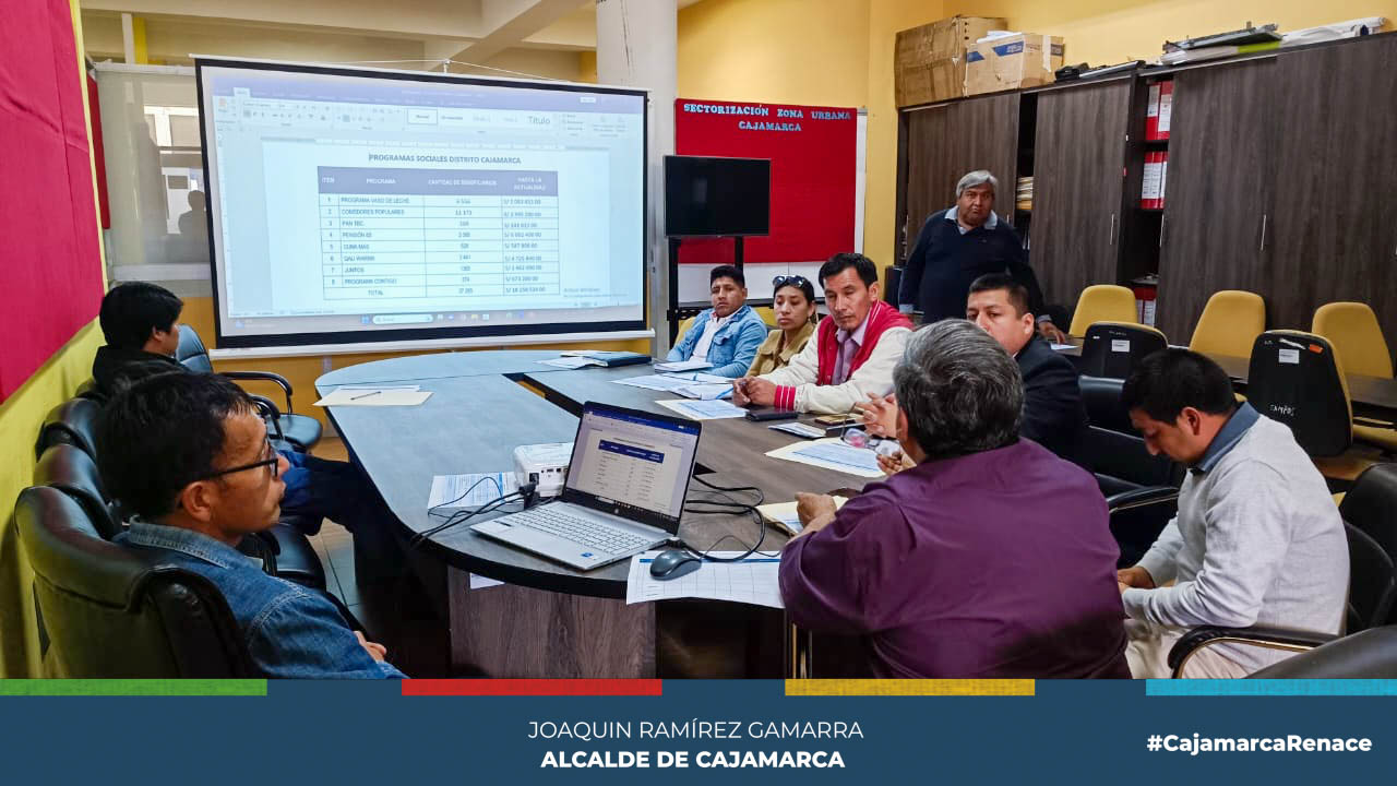 La Municipalidad Provincial de Cajamarca se convirti贸 en el escenario de una reuni贸n de trabajo trascendental, donde los gerentes del 谩rea de desarrollo social de varias municipalidades distritales se reunieron para presentar y discutir las actividades y programas relacionados con el desarrollo social que est谩n llevando a cabo en sus respectivas jurisdicciones.
鉁匧a exposici贸n de las actividades y programas en materia de desarrollo social se llev贸 a cabo en un ambiente de colaboraci贸n y coordinaci贸n interinstitucional, con el objetivo de fortalecer la sinergia entre las municipalidades distritales y la Municipalidad Provincial de Cajamarca en la b煤squeda de soluciones efectivas para las necesidades sociales de la regi贸n.
馃珎Los distritos que participaron en esta reuni贸n de trabajo fueron: Los Ba帽os del Inca, Cosp谩n, Llacanora, Magdalena y San Juan. Cada uno de ellos present贸 detalladamente sus proyectos y programas destinados a mejorar la calidad de vida de sus comunidades, abordando diversas 谩reas de desarrollo social, como educaci贸n, salud, vivienda, empleo y bienestar general.