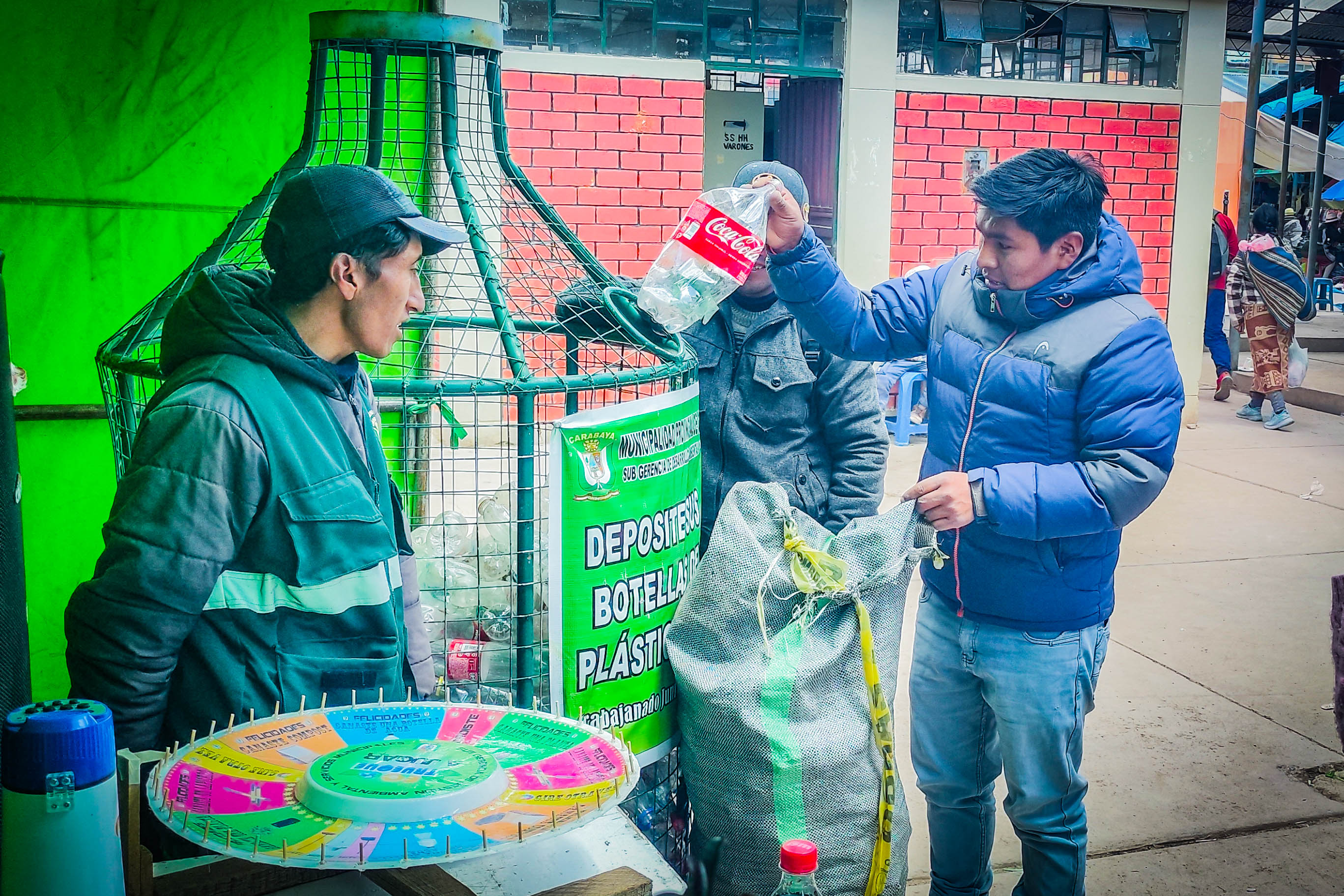Ciudadanos macusaneños participan activamente del Eco Trueque