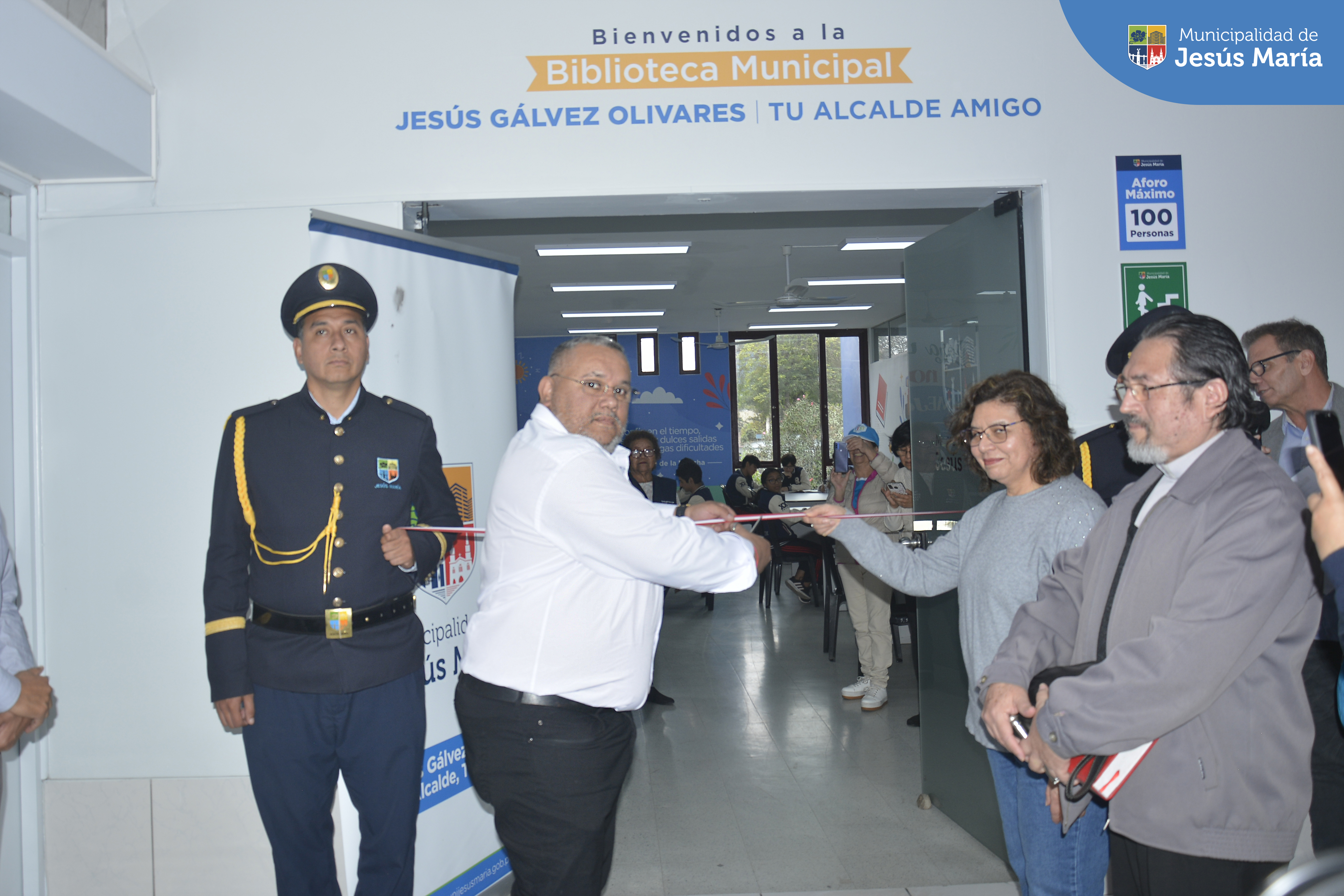 ☑️ Nuestro alcalde, Jesús Gálvez Olivares, lideró la ceremonia de inauguración y realizó un recorrido por la nueva Biblioteca Infantil 📚, la renovada Biblioteca Enrique Lopez Albujar 📗 y el remozado Coworking 👩‍💻. 

☑️ Vecinos de todas las edades, podrán acceder a modernos ambientes destinados a impulsar las actividades de lectura, el arte y todo tipo de eventos culturales.
