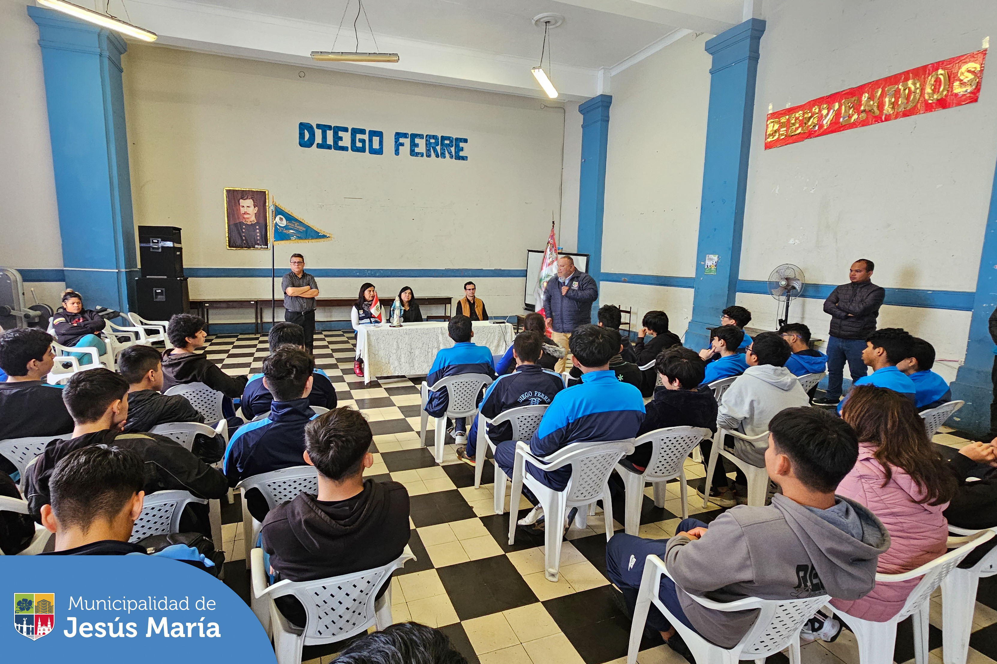 👉 Seguimos premiando a los colegios del distrito que participaron en nuestro tradicional 🇵🇪 Pasacalle Escolar Patriótico. En esta ocasión, nuestro alcalde Jesús Gálvez Olivares, entregó un reconocimiento a los alumnos de la I.E. Diego Ferré, por alcanzar el 3er lugar en el nivel secundaria. 🙌🏻